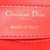 Sac à main Dior Lady Dior moyen modèle en cuir matelassé rouge - Detail D4 thumbnail