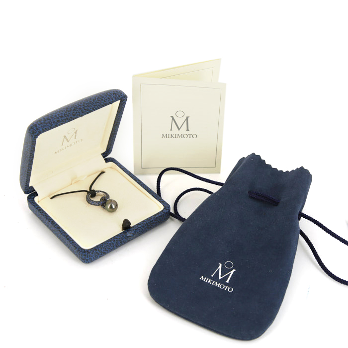 Mikimoto Bilbo pendant in white gold,  sapphires and pearl - Detail D2