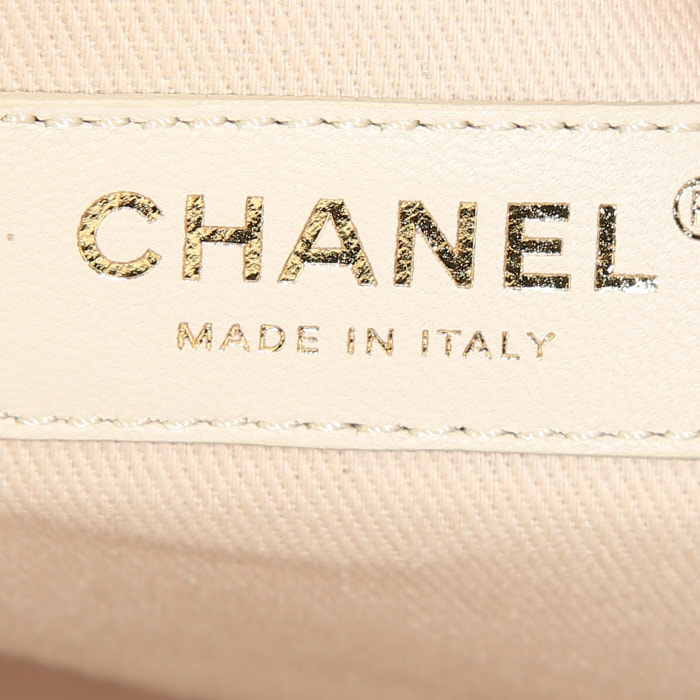 Shopping bag Chanel Deauville in tela beige e pelle beige - Detail D3