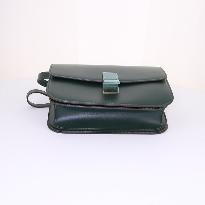 Celine Classic Box shoulder bag in green box leather - Detail D4