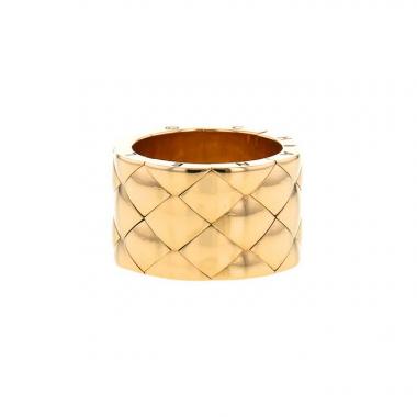 Chanel Matelassé large model ring in yellow gold