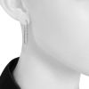Paire de boucles d'oreilles Dinh Van Maillons grand modèle en or blanc et diamants - Detail D1 thumbnail