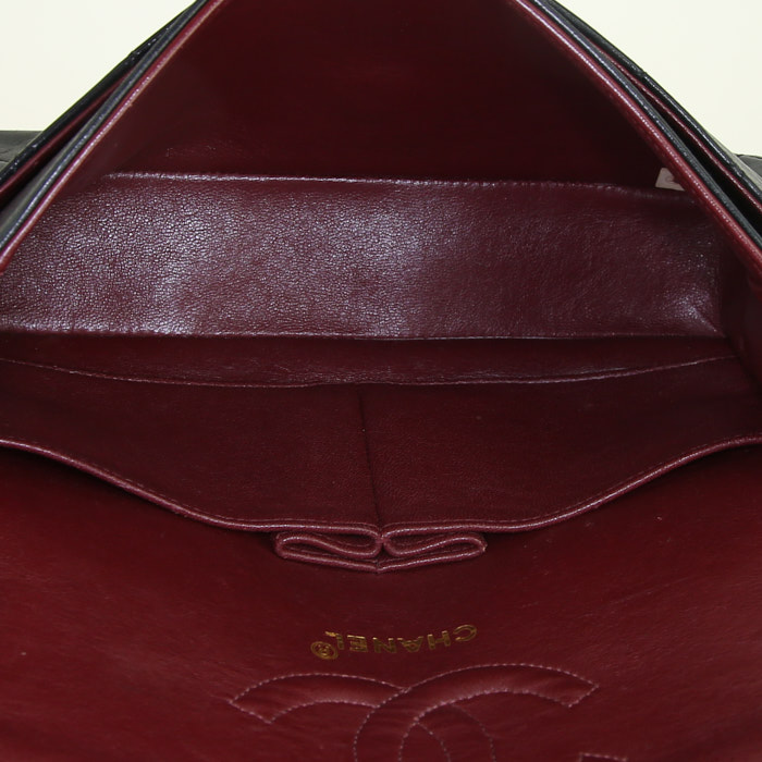 Chanel Timeless handbag in black quilted leather - Detail D3