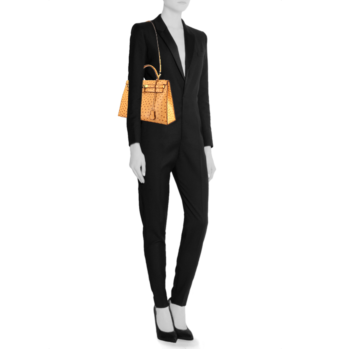 Hermes Kelly 32 cm handbag in gold ostrich leather - Detail D2