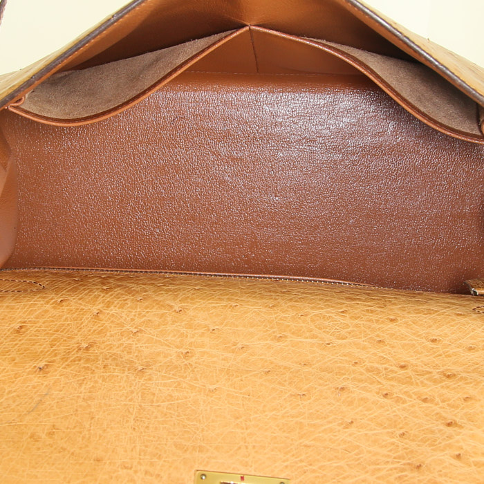 Hermes Kelly 32 cm handbag in gold ostrich leather - Detail D3