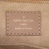 Bolso Louis Vuitton Very Zipped Tote en cuero beige y piel de pitón - Detail D4 thumbnail