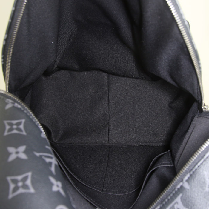 Louis Vuitton Discovery backpack in black and grey monogram canvas and black leather - Detail D2
