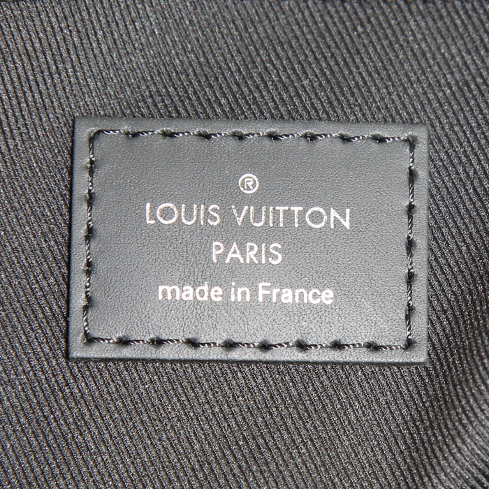 Sac à dos Louis Vuitton Discovery en toile monogram noire et grise et cuir noir - Detail D3