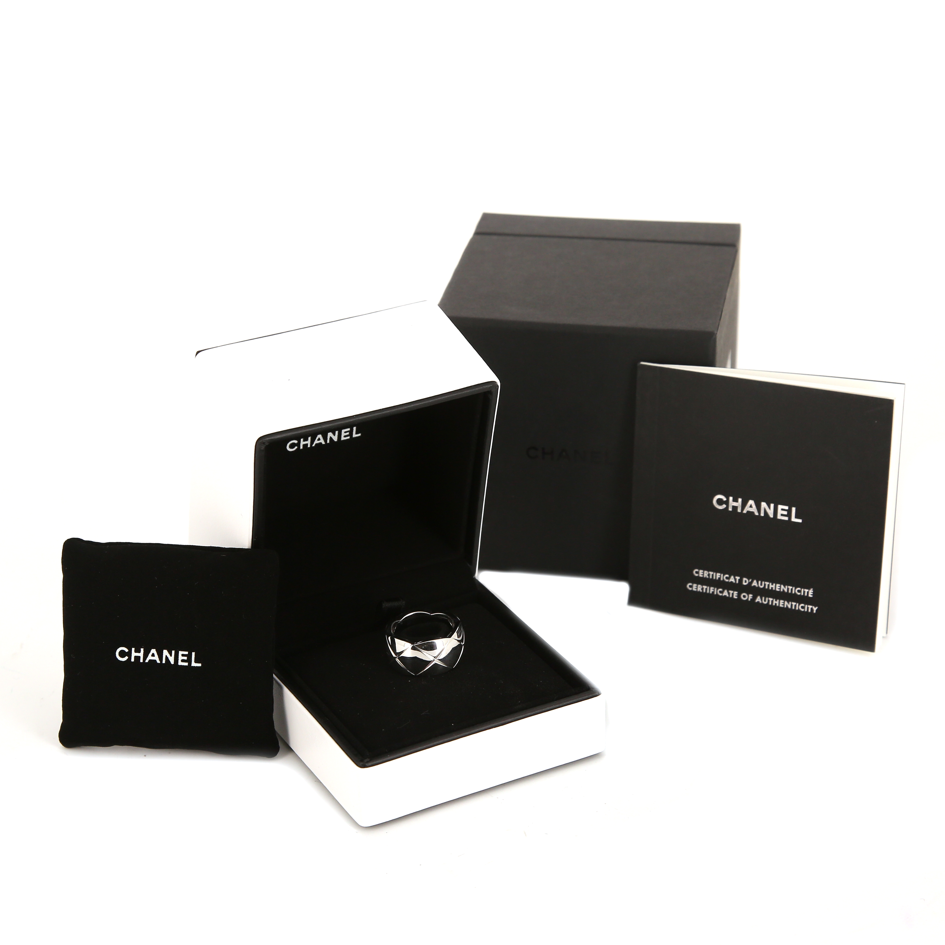 Chanel Coco medium model ring in white gold - Detail D2