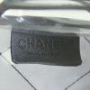 Bolso de mano Chanel Timeless en plexiglás degradado negro y cuero negro - Detail D4 thumbnail