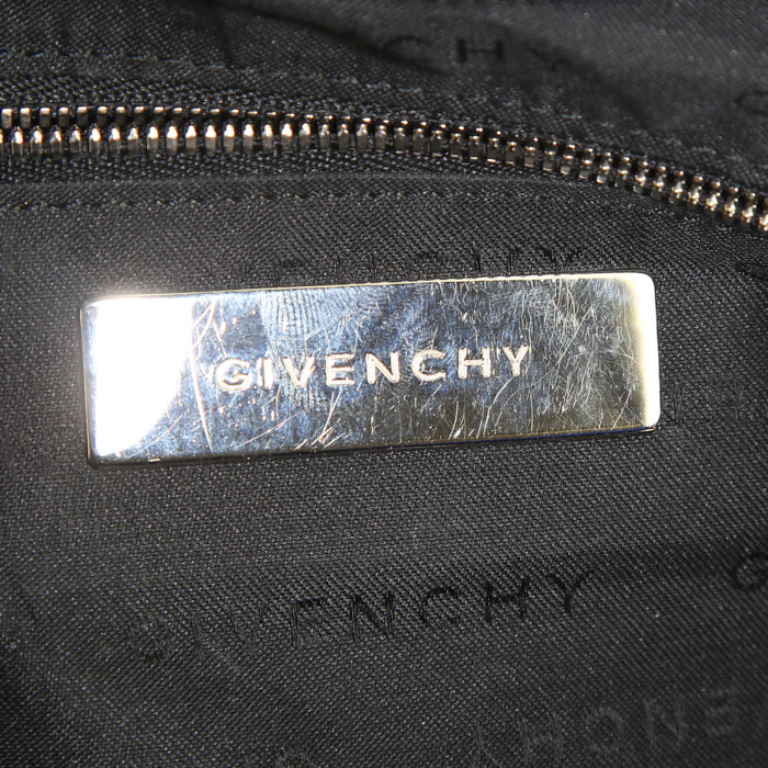 Porta-documentos Givenchy en cuero granulado negro - Detail D4
