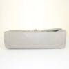 Bolso de mano Chanel Timeless Maxi Jumbo en cuero acolchado gris - Detail D5 thumbnail