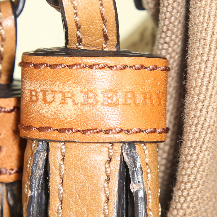 Borsa a tracolla Burberry Ashby modello piccolo in tela beige nera bianca e rossa e pelle marrone - Detail D3