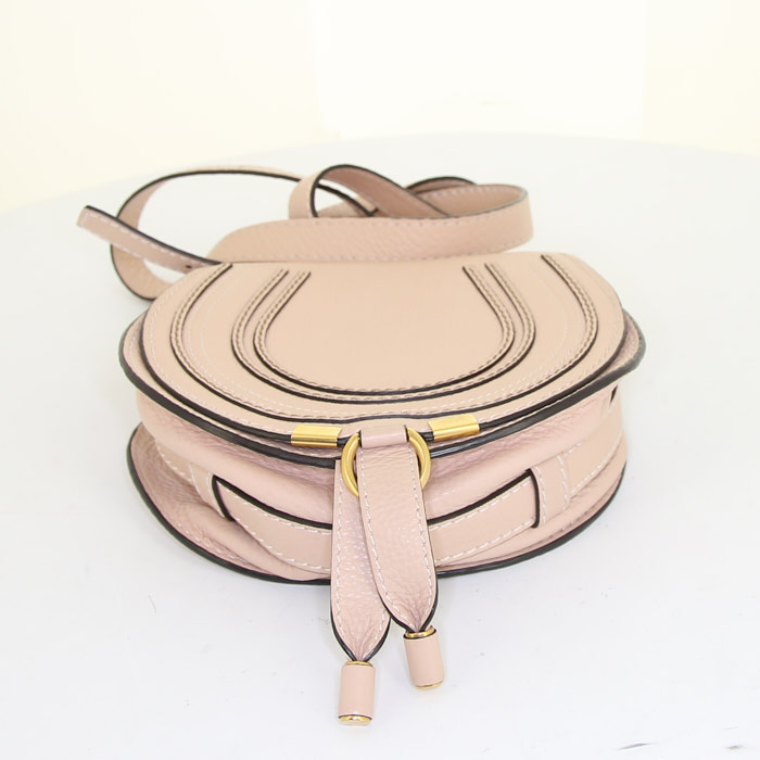Chloé Marcie mini shoulder bag in varnished pink grained leather - Detail D4