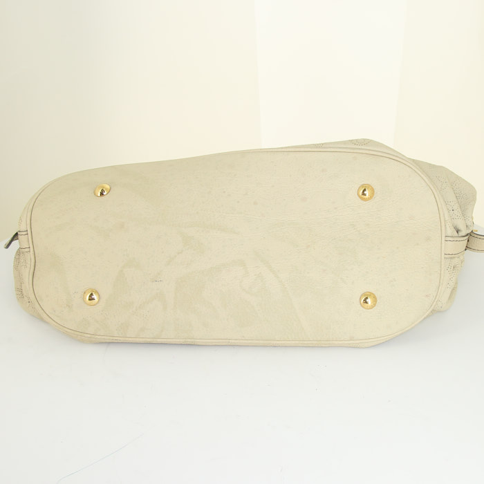 Louis Vuitton L handbag in cream color mahina leather - Detail D4