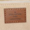 Louis Vuitton Tote Very bag in brown monogram leather - Detail D4 thumbnail