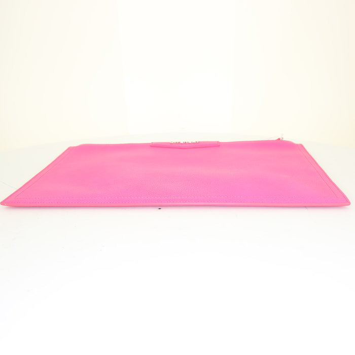 Pochette Givenchy Antigona en cuir grainé rose - Detail D4