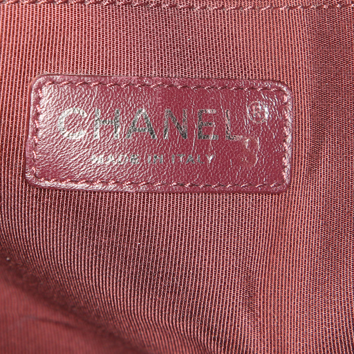 Chanel Camera shoulder bag in black quilted leather - Detail D3