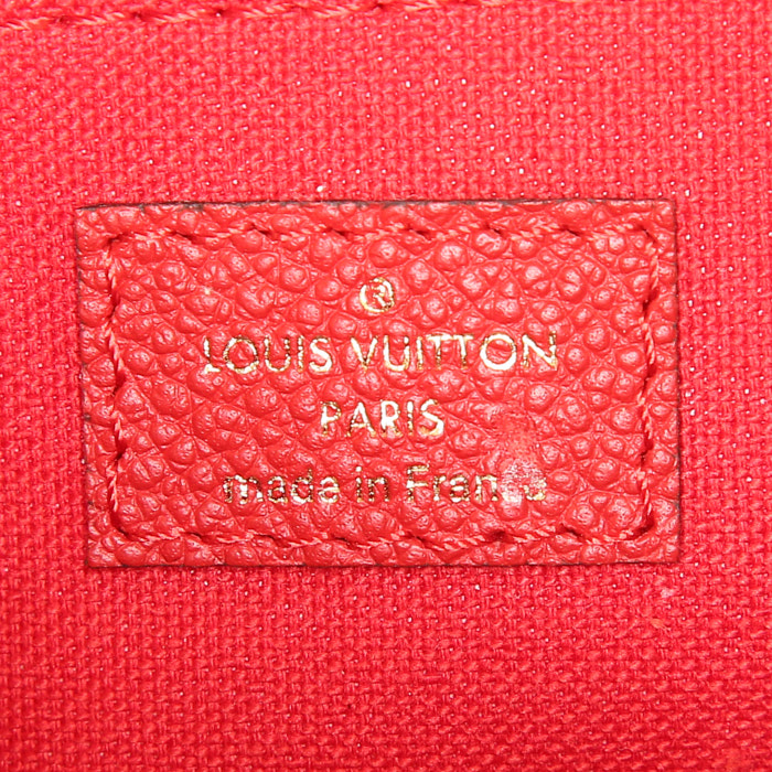 Sac bandoulière Louis Vuitton Montaigne Nano en cuir monogram empreinte rouge - Detail D4