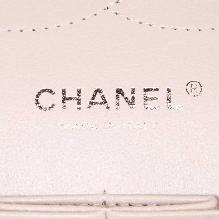 Borsa a tracolla Chanel Timeless jumbo in pelle martellata e trapuntata beige - Detail D4