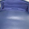 Bolso bandolera Chanel Boy en cuero acolchado azul marino - Detail D3 thumbnail