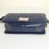 Chanel Boy shoulder bag in navy blue quilted leather - Detail D5 thumbnail