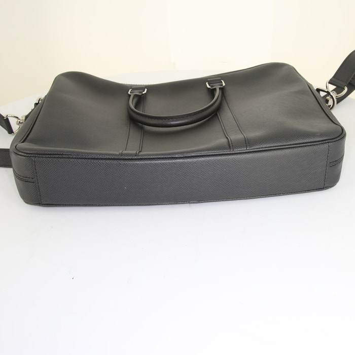 Borsa portadocumenti Louis Vuitton Voyage in pelle taiga nera - Detail D5