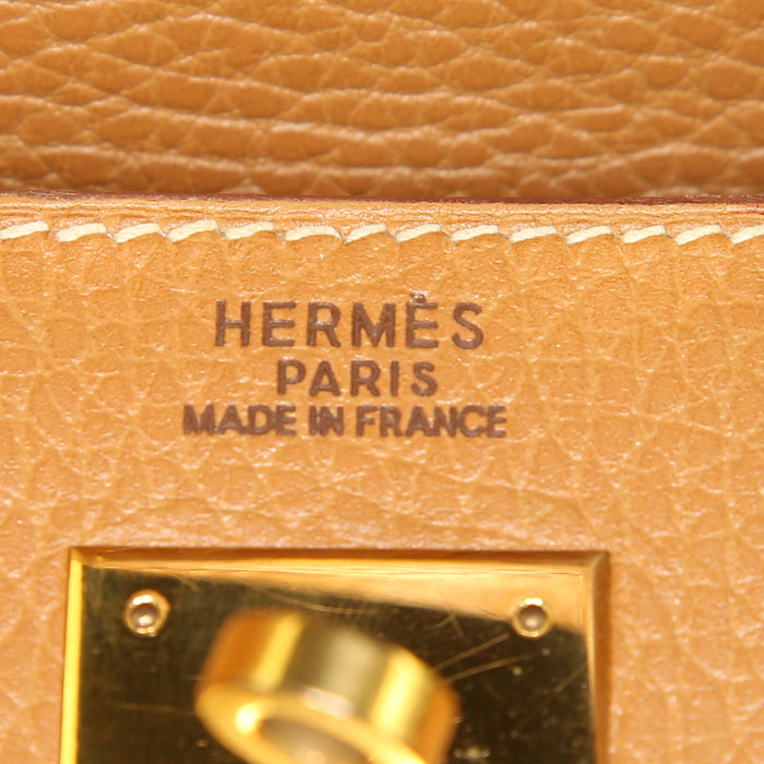 Bolso de mano Hermes Kelly 32 cm en cuero Fjord color oro - Detail D4