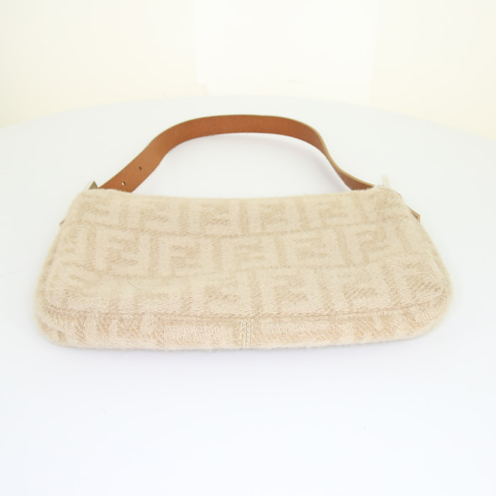 Fendi Baguette handbag in beige monogram canvas and beige leather - Detail D4