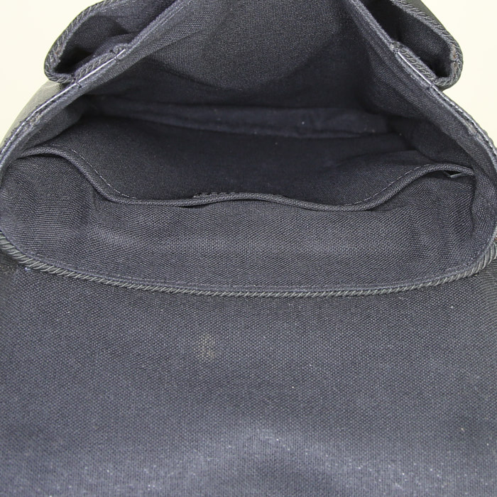 Borsa a tracolla Louis Vuitton Yaranga in pelle taiga nera e tela nera - Detail D2