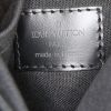 Bolso bandolera Louis Vuitton Yaranga en cuero taiga negro y lona negra - Detail D3 thumbnail