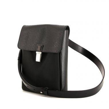 Sac bandoulière Louis Vuitton Yaranga en cuir taiga noir et toile noire