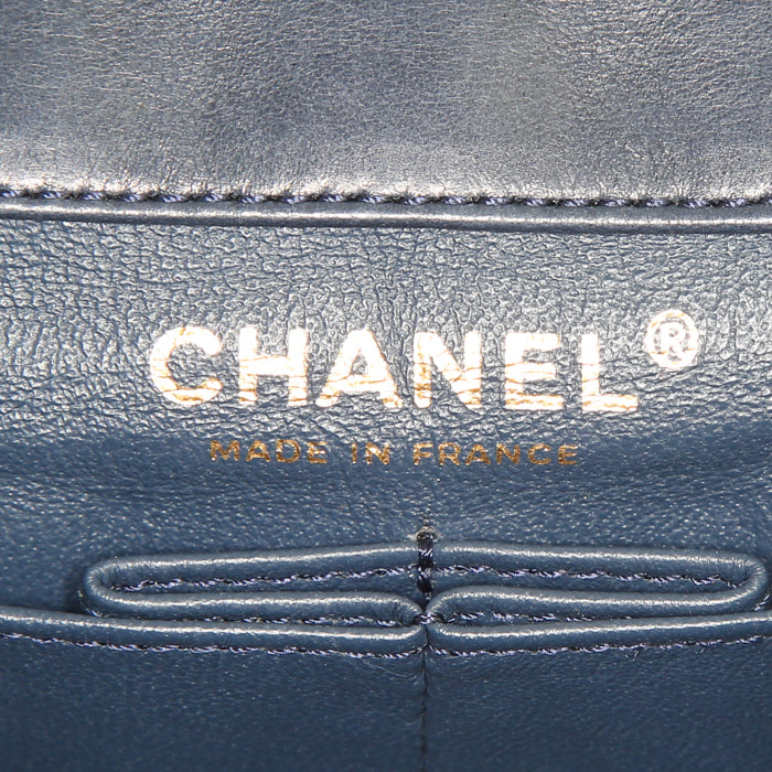 Chanel Timeless handbag in dark blue quilted leather - Detail D4