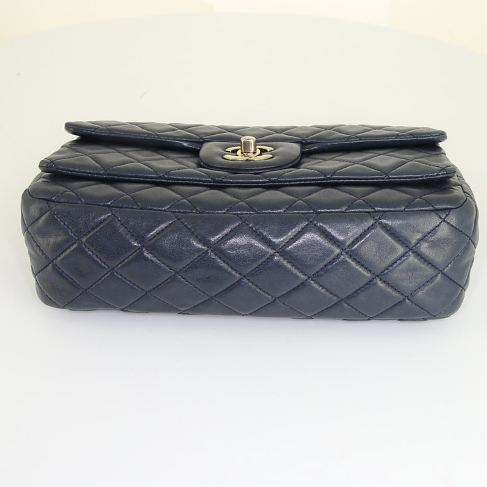 Borsa Chanel Timeless in pelle trapuntata blu scuro - Detail D5