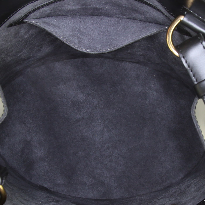 Sac bandoulière Louis Vuitton Cluny en cuir épi noir - Detail D2