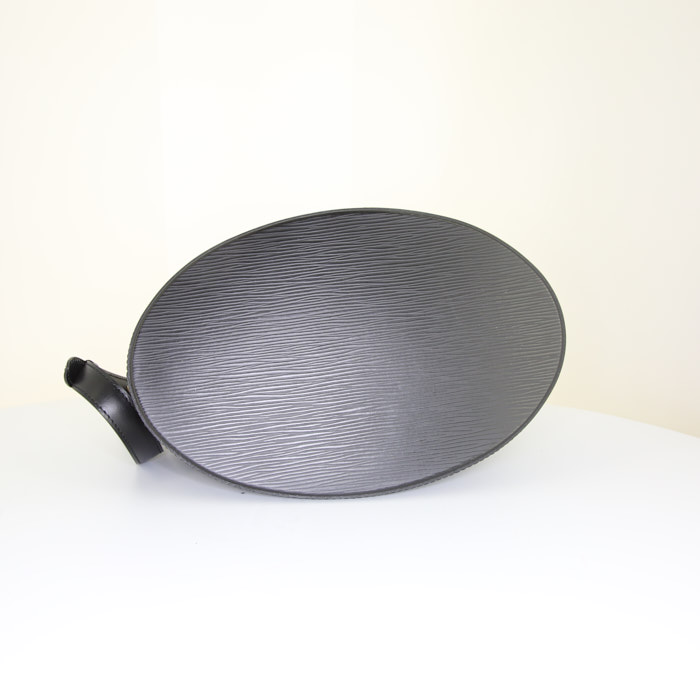 Bolso bandolera Louis Vuitton Cluny en cuero Epi negro - Detail D4