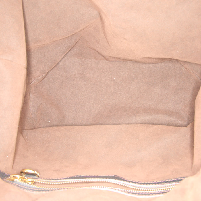 Louis Vuitton L bag in black mahina leather - Detail D2
