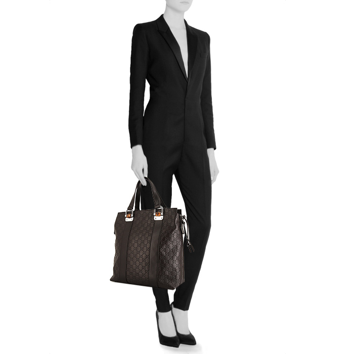 Gucci Bamboo handbag in brown monogram leather - Detail D1