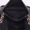 Bolso bandolera Chanel en cuero negro - Detail D3 thumbnail