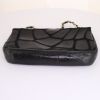 Chanel shoulder bag in black leather - Detail D5 thumbnail