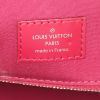 Bolso de mano Louis Vuitton Soufflot MM en cuero Epi color frambuesa - Detail D4 thumbnail