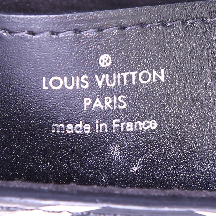 Sac à main Louis Vuitton Twist en cuir épi noir et blanc - Detail D4