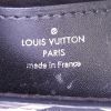 Borsa Louis Vuitton Twist in pelle Epi nera e bianca con motivo - Detail D4 thumbnail