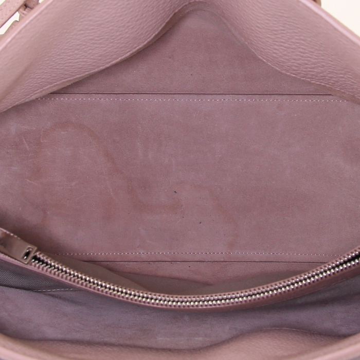 Bolso de mano Saint Laurent Sac de jour Souple modelo pequeño en cuero granulado rosa - Detail D3
