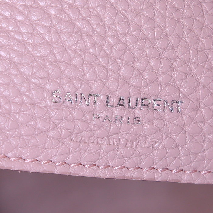 Sac à main Saint Laurent Sac de jour Souple petit modèle en cuir grainé rose - Detail D4