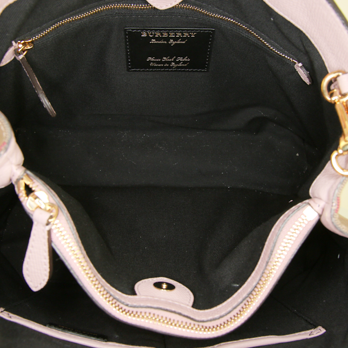 Borsa a tracolla Burberry The Banner modello medio in pelle rosa pallido e tela Haymarket - Detail D3
