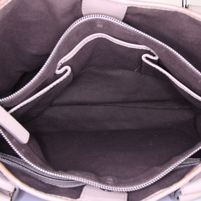 Bolso de mano Burberry Northfield en lona Haymarket beige y cuero beige - Detail D3