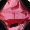 Bolso bandolera Gucci GG Marmont en terciopelo acolchado negro y blanco - Detail D2 thumbnail