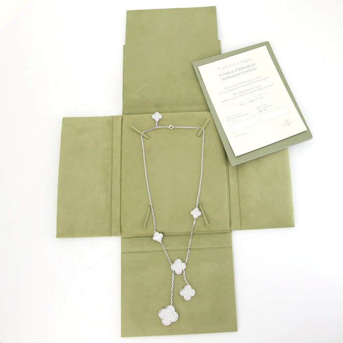 Van Cleef & Arpels Magic Alhambra necklace in white gold and diamonds - Detail D2