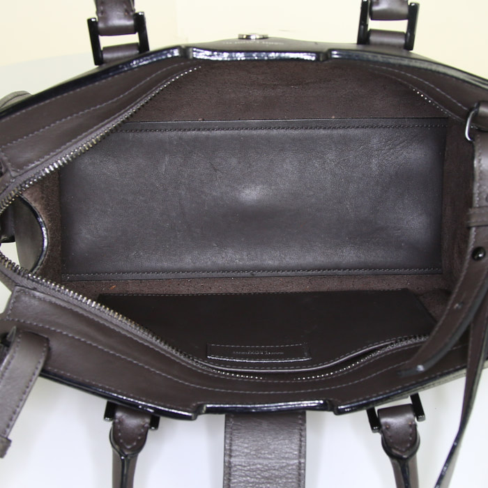 Bolso de mano Saint Laurent Cabas YSL en cuero marrón - Detail D3